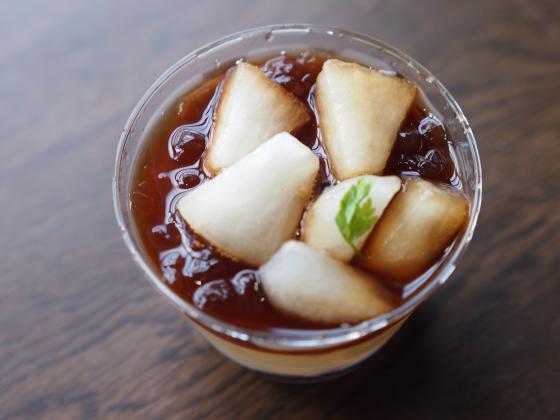 Uchi Cafe Sweets の梨と紅茶のジュレ 蓋をとってみたところ