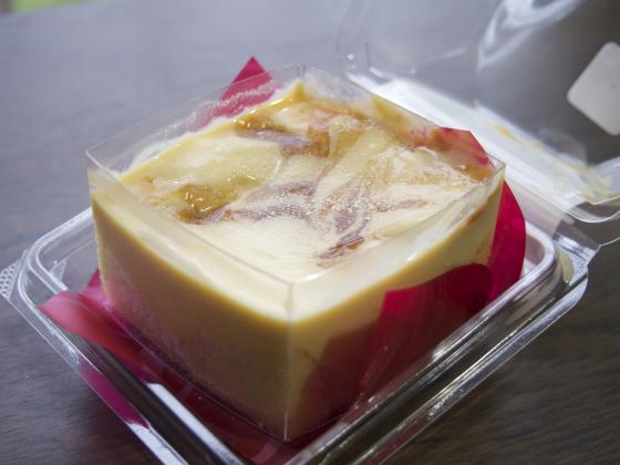 Uchi Cafe SWEETS プレミアム四角いプリンのケーキ